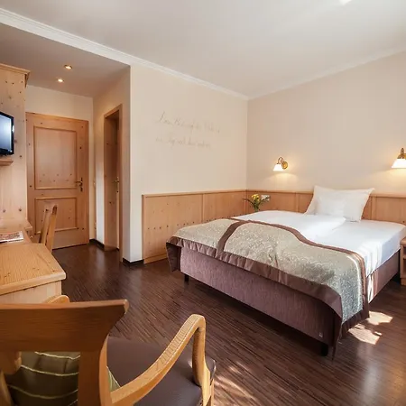 Eschenhof 3* Kirchheim bei Muenchen